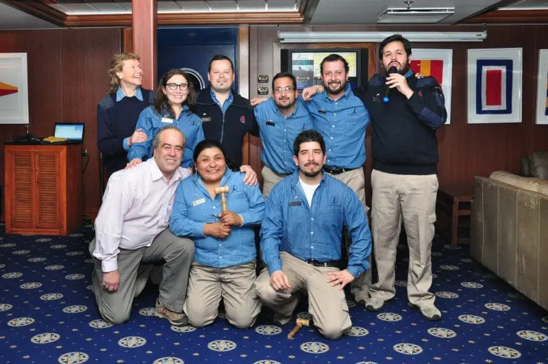 Equipe dos guias de expedição, comandada por Marcelo Gallo (à direita de blusa escura) - (Foto: Wanderley Mattos Jr.)