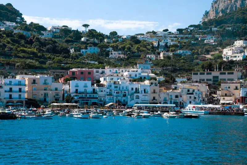 Nas últimas férias, Renata viajou para Capri, na Itália. (Foto: divulgação)