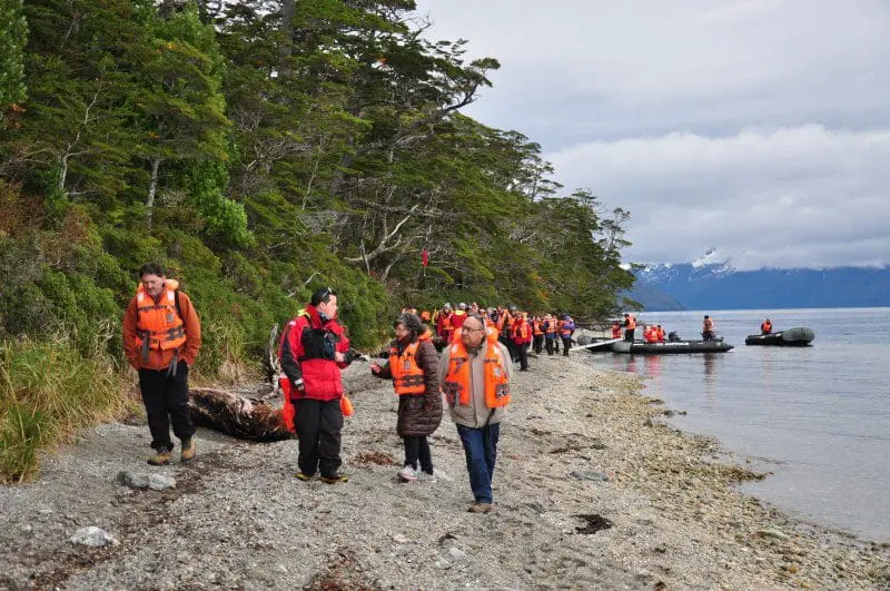 À tarde, uma caminhada pela praia para ver o glacial de perto (Foto: Wanderley Mattos Jr.)