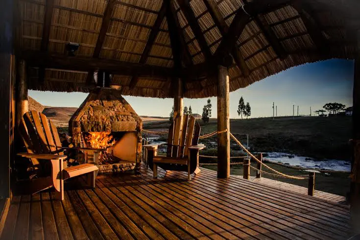 O Parador oferece 19 cabanas térmicas de luxo, inspiradas nos mais conceituados lodges africanos