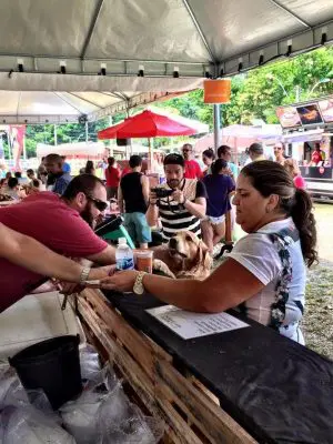 Sobrou até para os pets que se deliciaram com comida especial para eles. (Foto: divulgação).