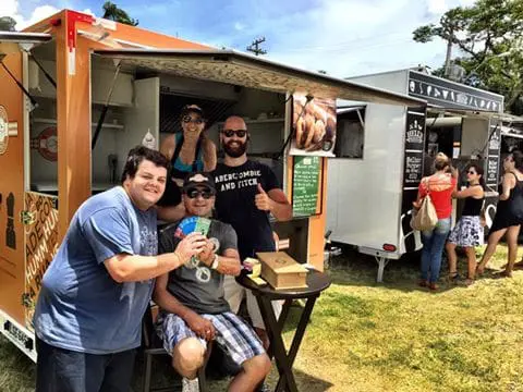 Trailers com convidados durante o evento em Petrópolis (RJ). (Foto: dvulgação)