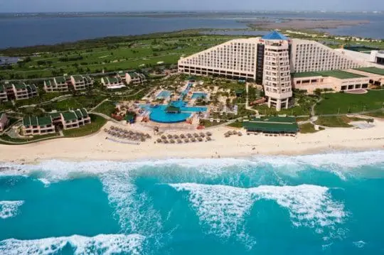 IBEROSTAR Cancún, Cancun, México. O projeto permitirá adicionar ao hotel uma nova torre com 156 novos quartos