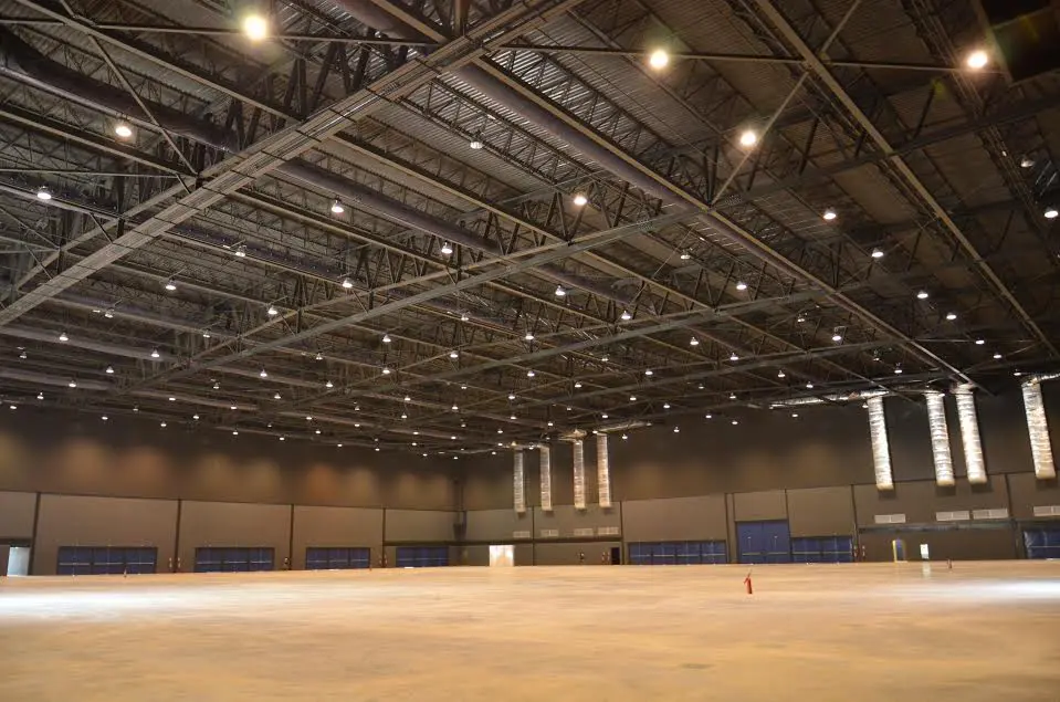 Com 7,5 mil m² e pé direito de 15 metros, o pavilhão 6 foi projetado visando a versatilidade; com uma arquitetura até então inédita no Rio de Janeiro (Foto: divulgação)