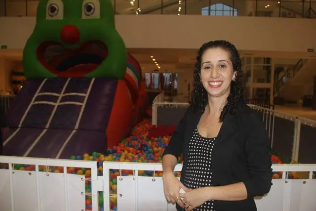 "Quem manda na família são os filhos, por experiência própria", afirma Adriana, mãe de duas crianças