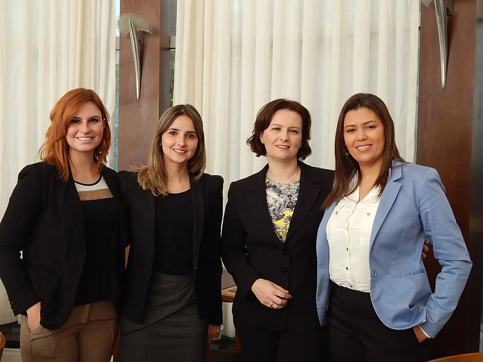 Giuliana Laganá com executivas de contas da Atlântica Hotels