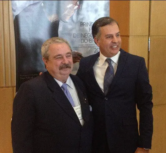 Presidente da Ubrafe, Armando e, ao lado, Winston Chagas, diretor do Centro de Convenções Frei Caneca, durante evento da Ubrafe. (Foto: DIÁRIO)