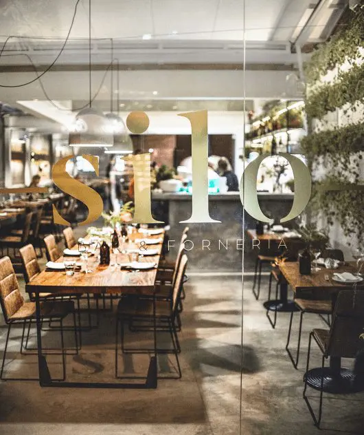 Além de uma refeição com sabor, aconchego e modernidade definem bem o clima do ambiente do Silo Bar & Forneria. (Foto: divulgação)