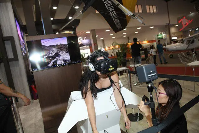 A feira oferece experiências sensoriais, como esta do uso da tirolesa
