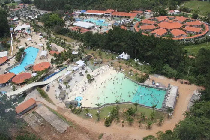o Magic City contratou um helicóptero modelo Robinson 44 para voos panorâmicos. Cada voo, com cerca de 3 minutos, custa em média 60 reais