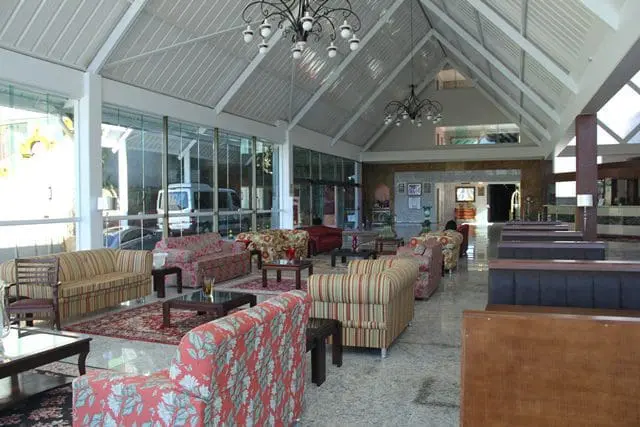 O lobby do hotel: funcionalidade decorada (Foto: DT)