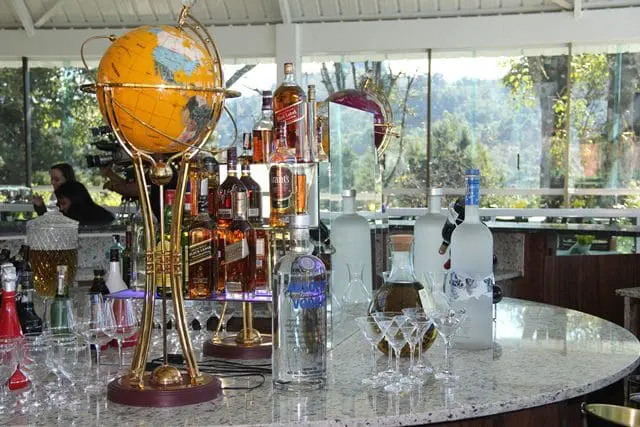 Bar exclusivo na recepção: entretenimento para o hóspede antes ou depois do passeio na cidade (Foto: DT)