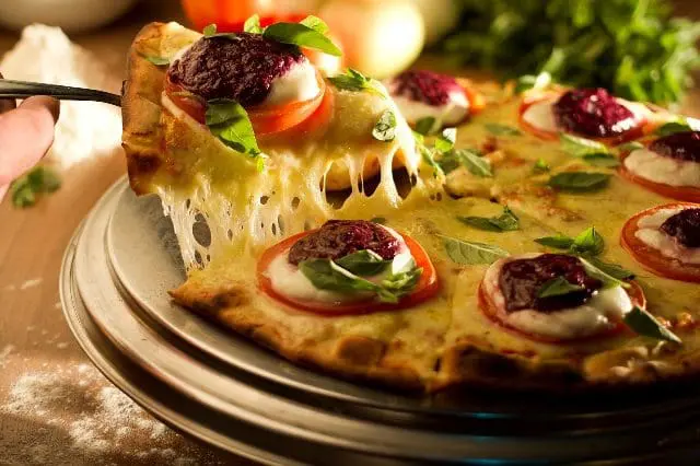 A famosa pizza Caprese da Paulino (Foto: divulgação)