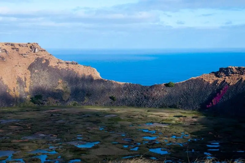 Vulcão Rano Kau: grande buraco de 1,5 km de diâmetro