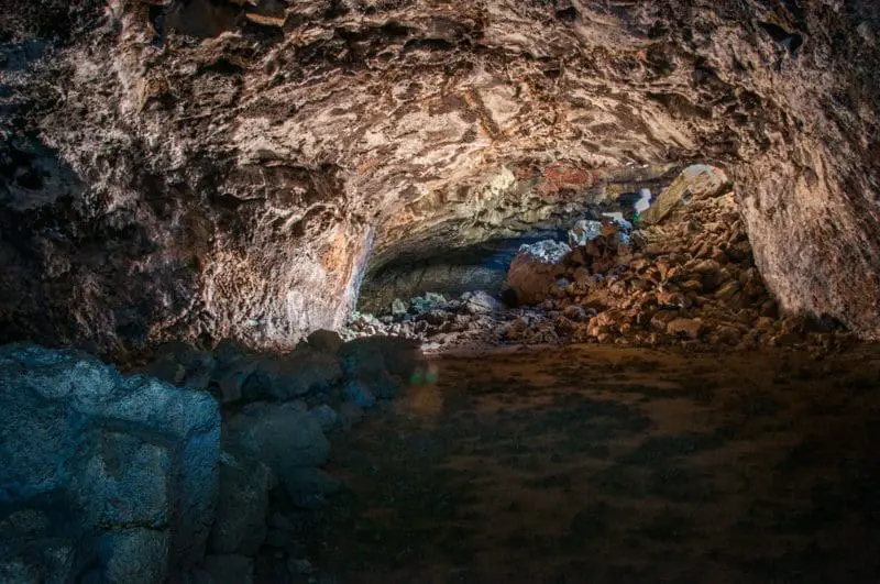 Caminhar por seu interior requer acompanhamento de um guia, iluminação com lanternas e não ter claustrofobia
