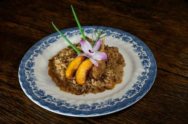 Um dos pratos do festival: Coelho Real - arroz de coelho com pêssegos caramelizados ao mel (Foto: divulgação)