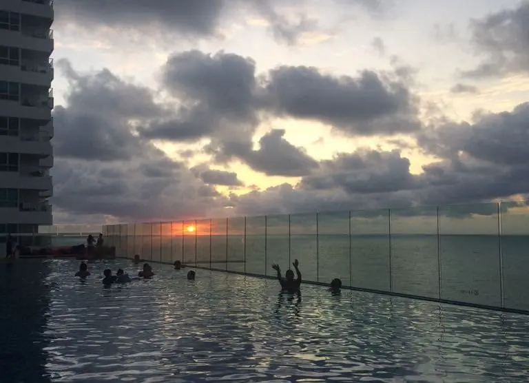 Ao final do dia, todos os perfis se juntam para adorar uma unanimidade: o por do sol de Cartagena! (Foto: DT)