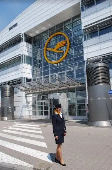 Cristianne à frente da sua empresa, em Frankfurt