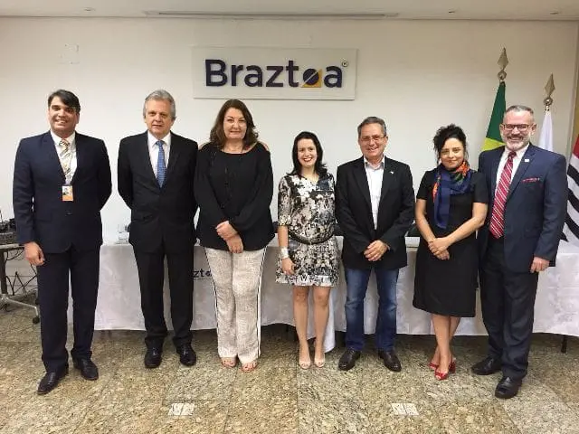 À reunião, compareceram Carlos Palmeira, presidente da ABAV Nacional; Juliana Assumpção, diretora de Negócios da AVIESP; Edimar Bull, do Grupo Copastur; Clovis Casemiro, coomardenador da IGLTA (International Gay and Lesbian Travel Association) no Brasil; e Marcos Almeida, coordenador da área comercial da GOL (Crédito: Lucas Kina/DT)