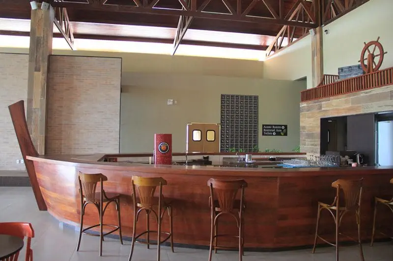 A proa do bar aponta: as águas vão rolar
