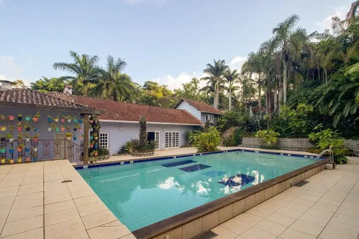 A Pousada Fiori de Luce também oferece piscina para os hóspedes.