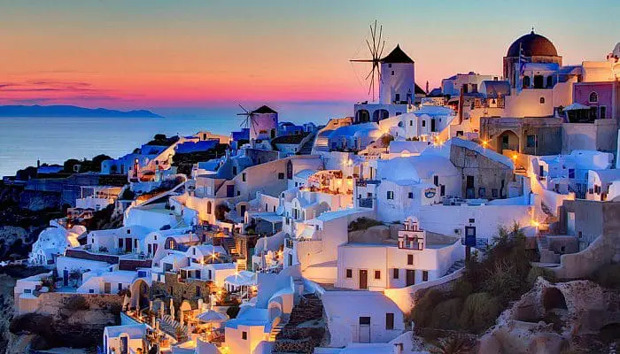 Por do sol no mar Egeu, visto da ilha de Santorini, na Grécia (foto: Oio - Wikimerdia)