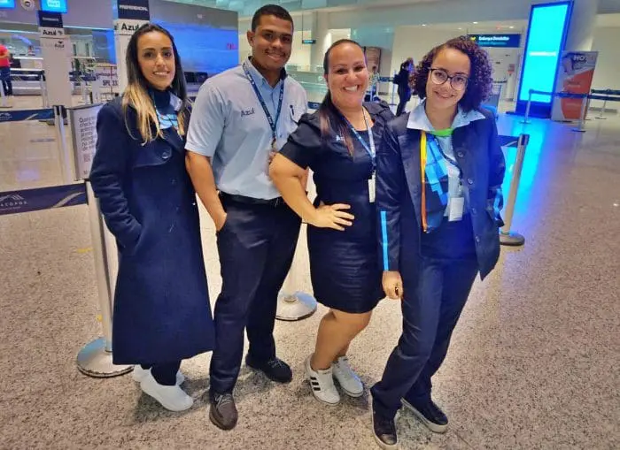 Equipe da Azul em aeroportos agora pode usar tênis (Foto: Divulgação)