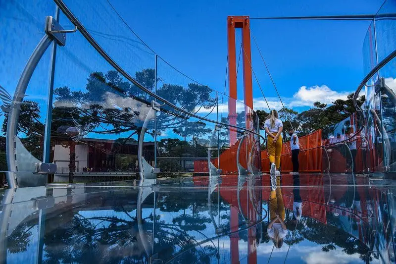 Durante a capacitação, o Skyglass Canela destacou-se como uma das novidades da região, inclusive por conta de sua localização: o atrativo está situado em um dos cânions mais espetaculares de Canela, no Vale da Ferradura (Crédito: divulgação)