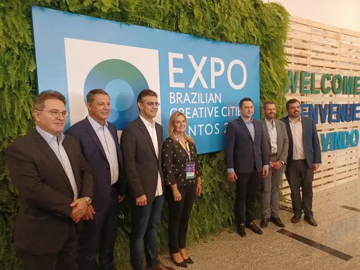 Autoridades de Turismo e da Política de São Paulo e Santos-SP participaram da abertura do Expo Creative Cities, em Santos-SP, e posaram para uma foto.