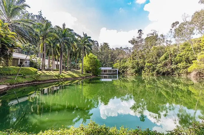 O Instituto Inhotim, em Brumadinho (MG), é o maior museu a céu a berto do mundo e uma ótima opção de passeio bate e volta.