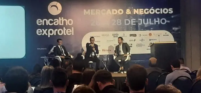 Palestrantes falam no Painel LGPD no Encatho & Exprotel 2022, em Florianópolis-SC.