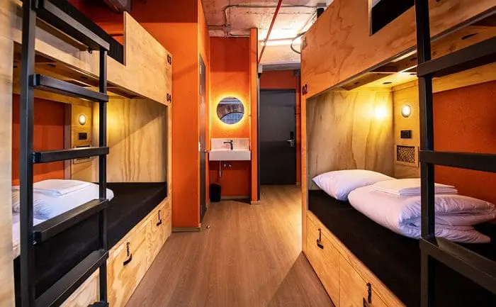 O JO&JOE Medellín, na Colômbia, tem quartos "Together" que seguem tanto o estilo "compartilhado" e várias pessoas podem dormir, quanto "Yours", que são privativos e atendem até 3 pessoas.