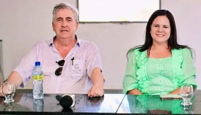 O hoteleiro Jorge Rebelo de Almeida, fundador e Presidente do Vila Galé, e a prefeita de Barra de Santo Antônio, Alagoas, Livia Carla (foto: Divulgação)