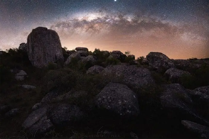 Foto do arco galáctico desde as Sierras de Mahoma.