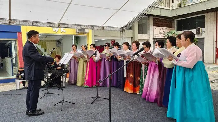Coral das Mães Coreanas, que se apresentará no 15º Festival da Cultura Coreana.