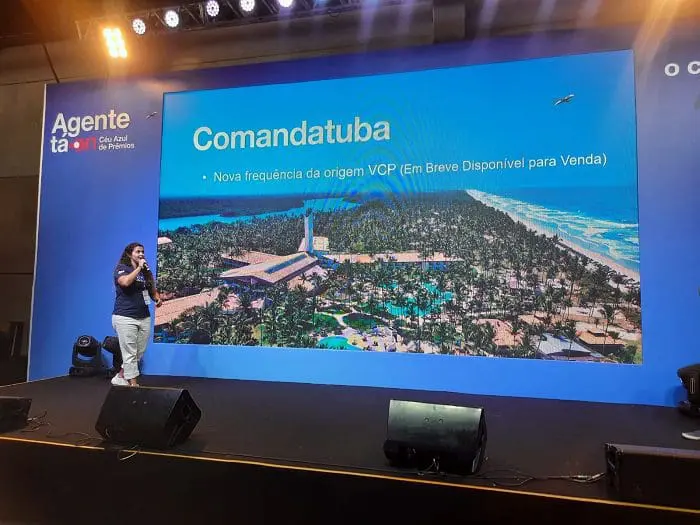 Anúncio dos Voos Dedicados da Azul Viagens para Comandatuba, na Bahia.