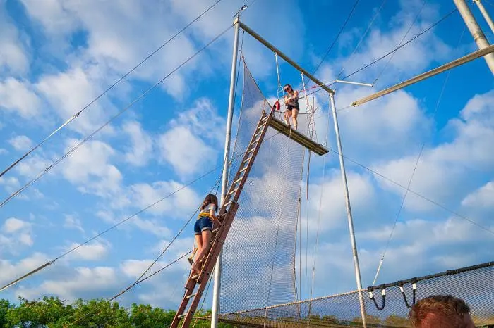 O trapézio voador no Resort La Torre. O resort já se prepara para o feriado do dia 2 de novembro.