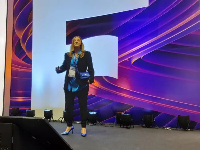 Mirabel Silva, diretora comercial e marketing da Calçados Beira Rio no Meeting Festuris 2022.
