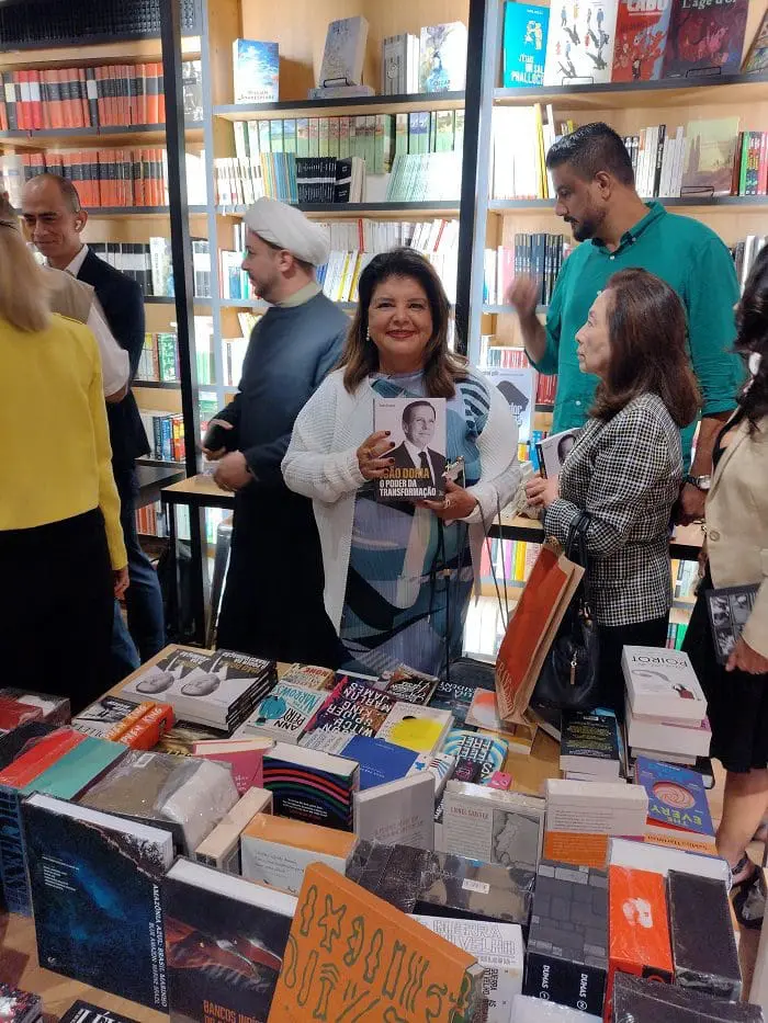 João Doria autografa livro: A empresária Luiza Helena Trajano garantiu seu exemplar com autógrafos