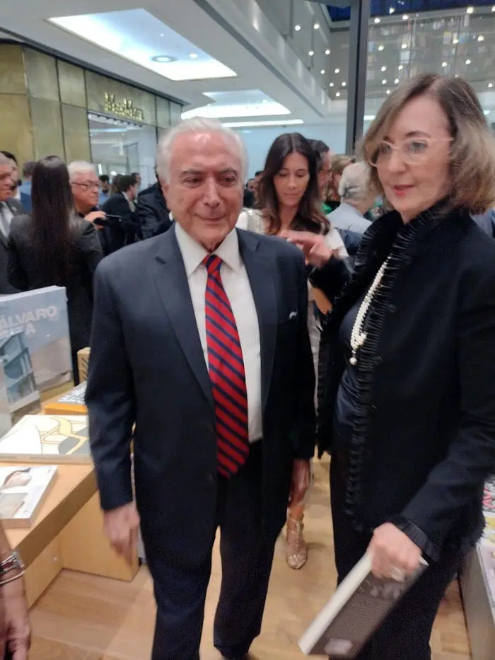 João Doria autografa livro: ex-presidente Michel Temer esteve presente