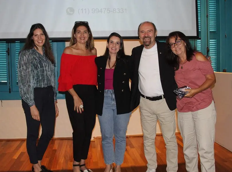 Vanda Catão (segunda da esquerda para direita), representante da cidade de Lucerna e do Monte TITLIS também ofereceu brindes ao final do evento