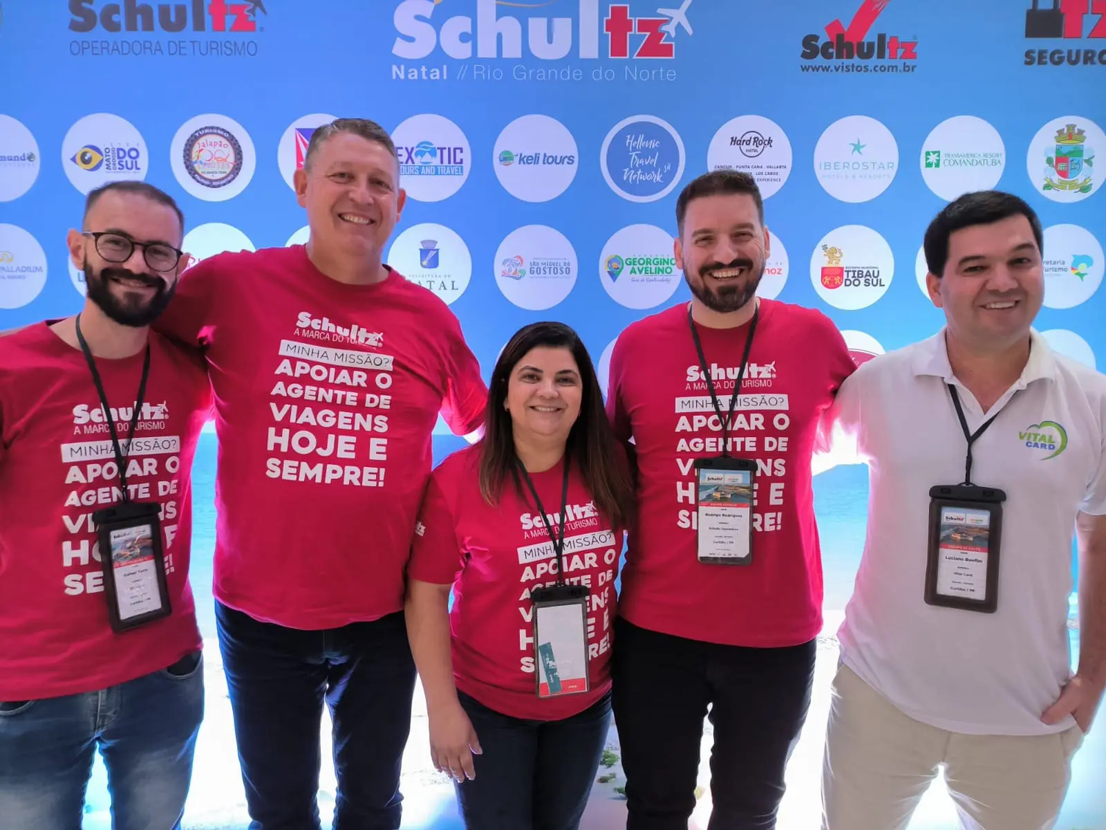 Legendas: Rafael Turra (diretor de operações e produto da Vital Card e TZ Seguros), Aroldo Schultz (presidente das empresas Schultz), Ana María Santana (diretora geral das empresas Schultz), Rodrigo Rodrigues (diretor comercial das Empresas Schultz), Luciano Bonfim (diretor comercial Vital Card). (Foto Mary de Aquino)