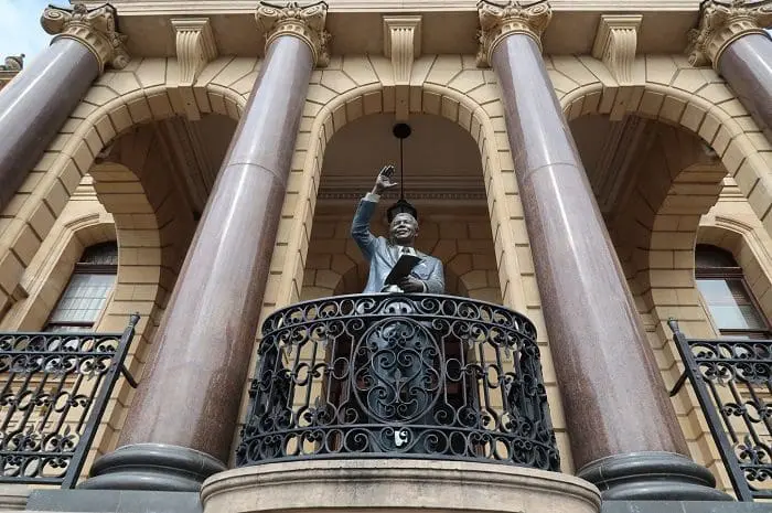 Monumento em homenagem ao primeiro discurso do Nelson Mandela após deixar a prisão