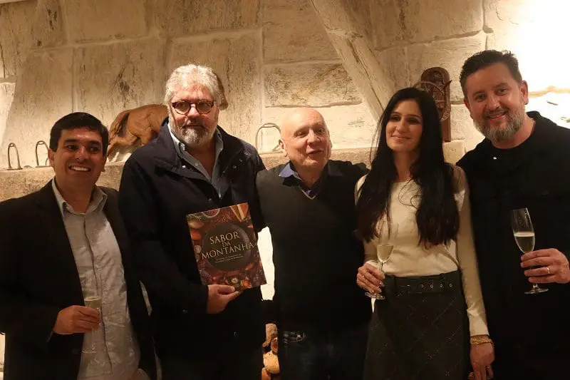 Sidney Isidro (diretor do Hotel Quebra Noz), Marcelo Padovan (prefeito de Campos do Jordão) , , e Anderson Oliveira (Restaurante Dona Chica) - (Crédito Juneo Videira - DT)