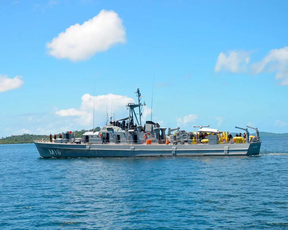 O casco do navio-varredor Anhatomirim, doado pela Marinha