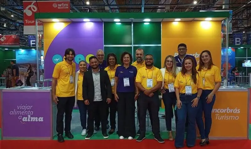 Equipe Bancorbrás no estande da empresa na WTM (Foto: Divulgação)