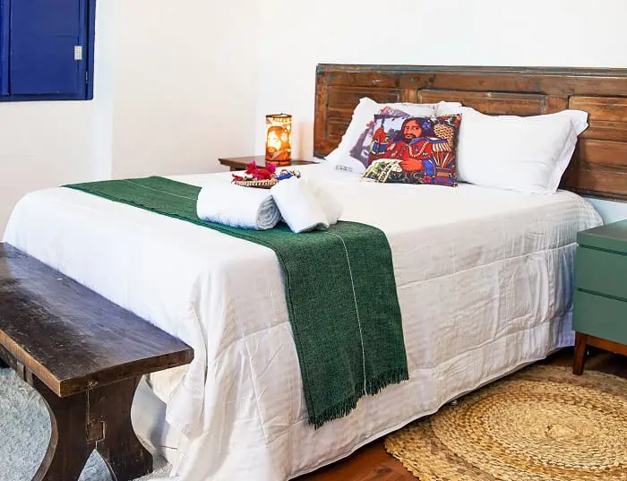 Toda a casa, assim como os quartos, tem itens que são a cara de Alceu