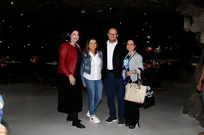 Prefeito com Cibele Marcon, Marta Rossi e Roberta Toussaint