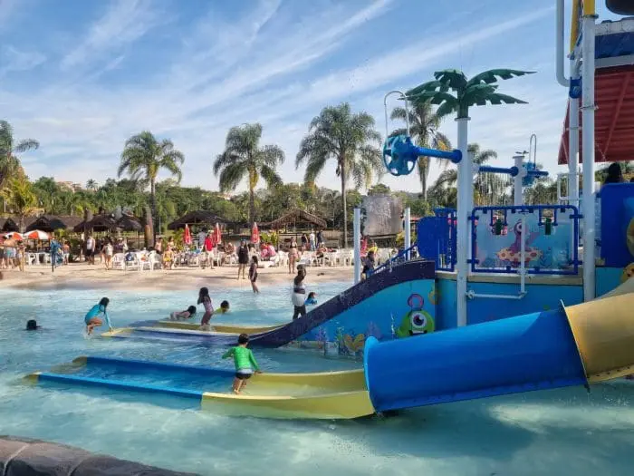 Passeio no Thermas da Mata: a área Beach Kids encanta as famílias