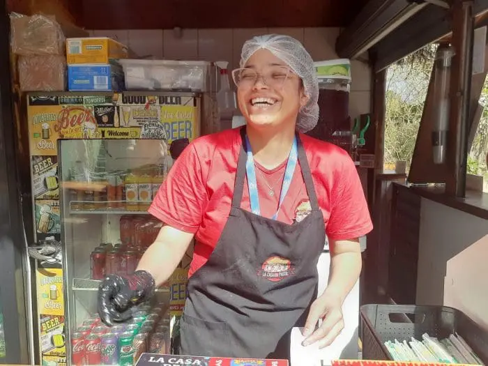 Bianca nos atendeu com um lindo sorriso no rosto